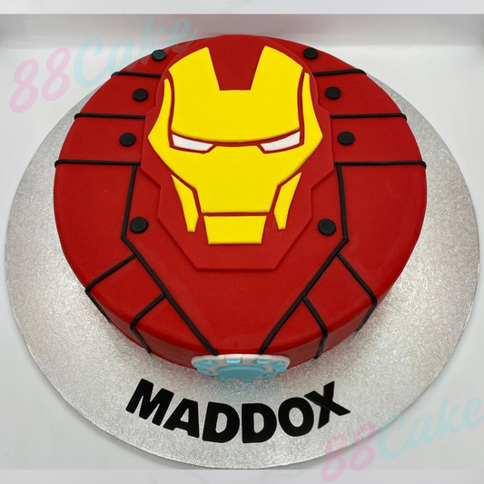 Cake with Iron Man design 